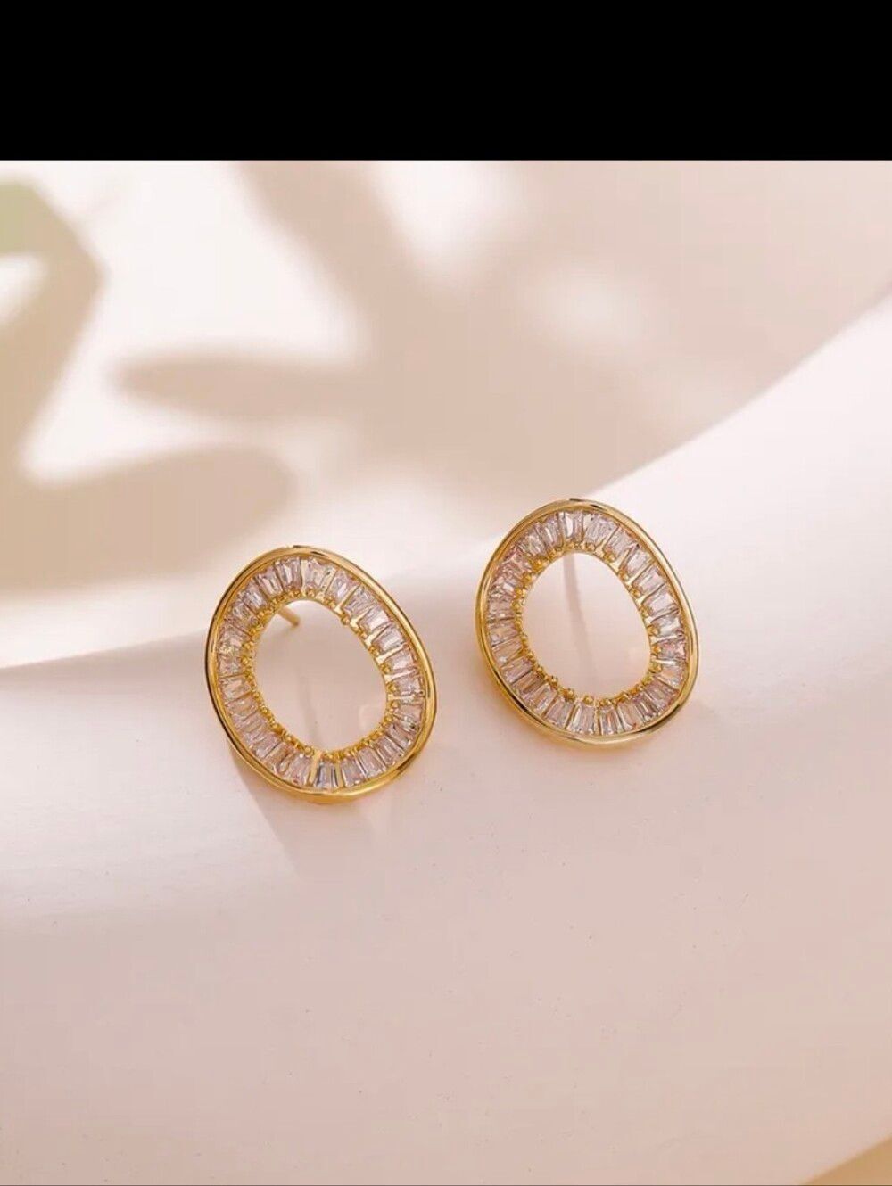 Gold Round Diamond Stud Earrings